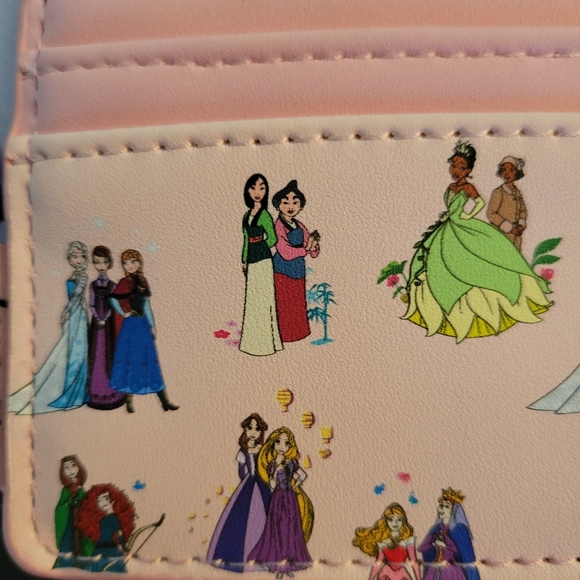 Loungefly Disney card holder - Picture 3 of 7
